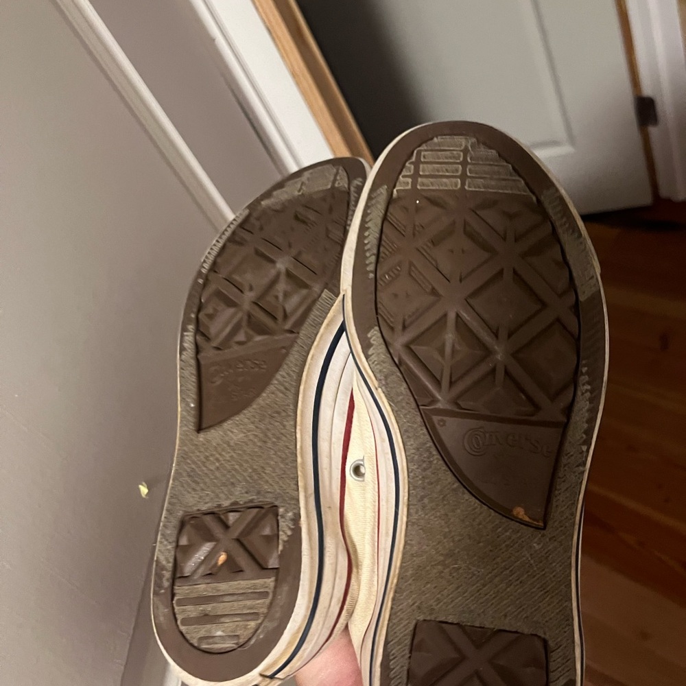 Converse - Picture 2 of 2